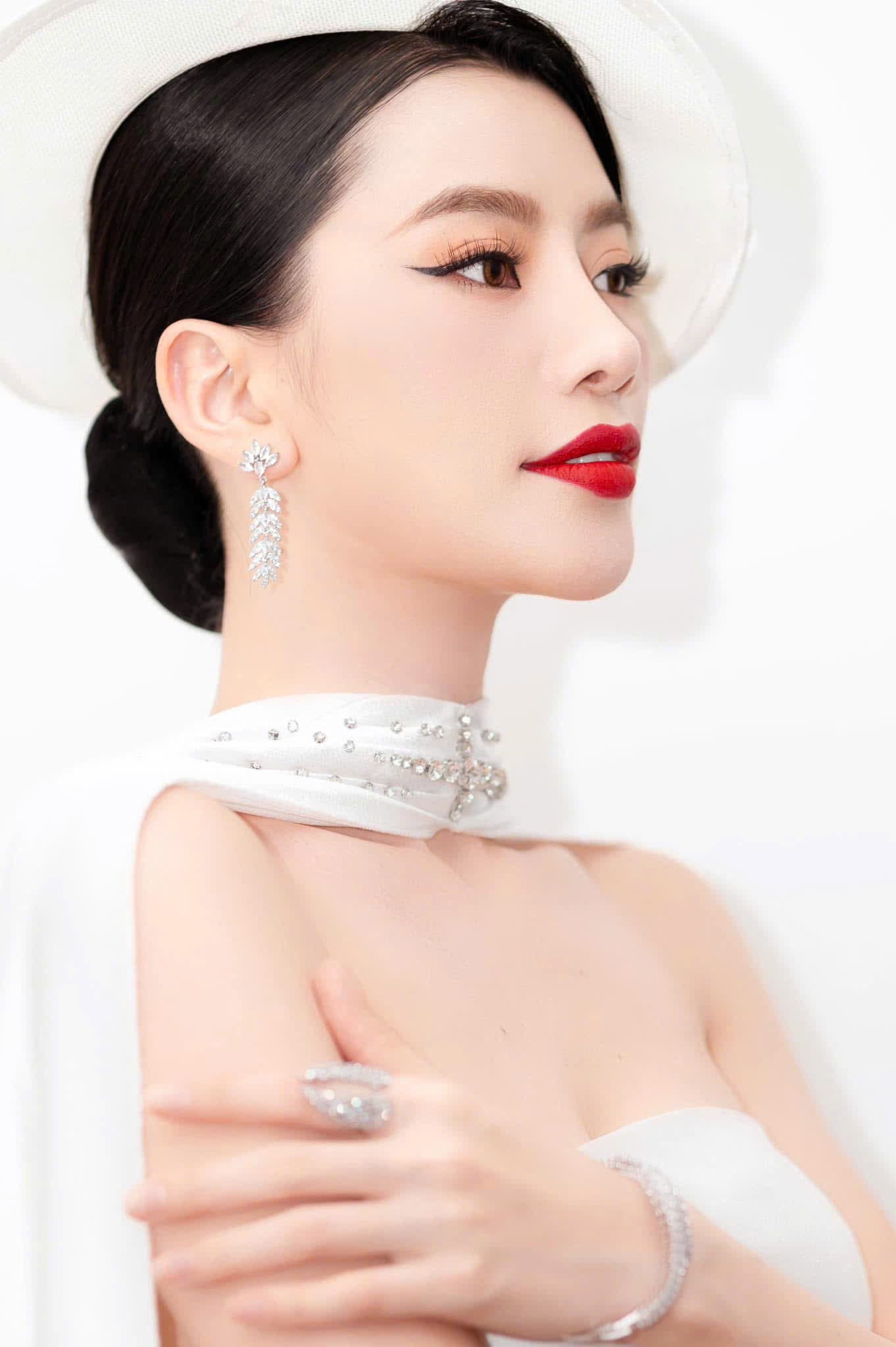 Á hậu Hoàng Nhung