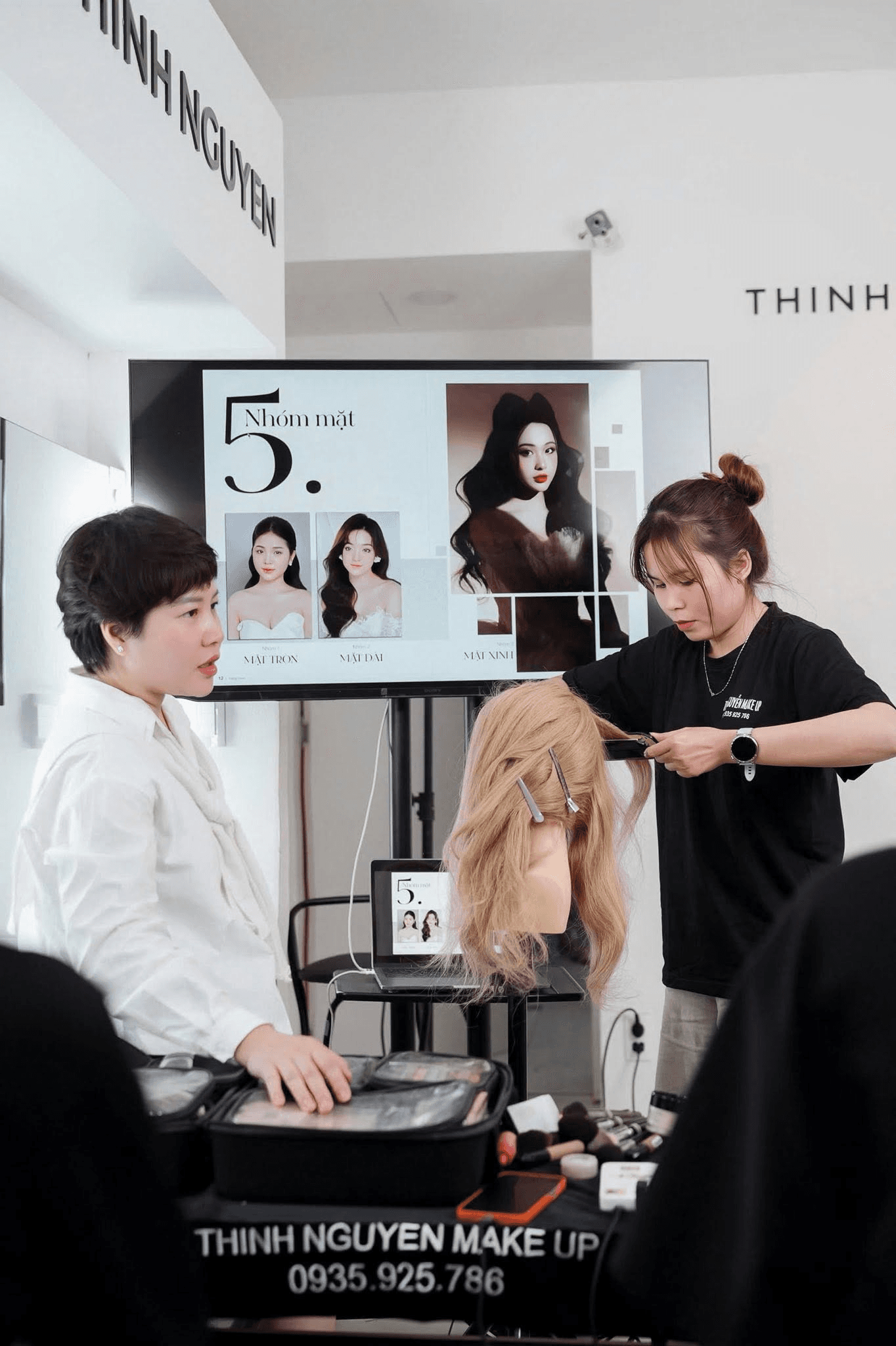 Giáo trình độc quyền