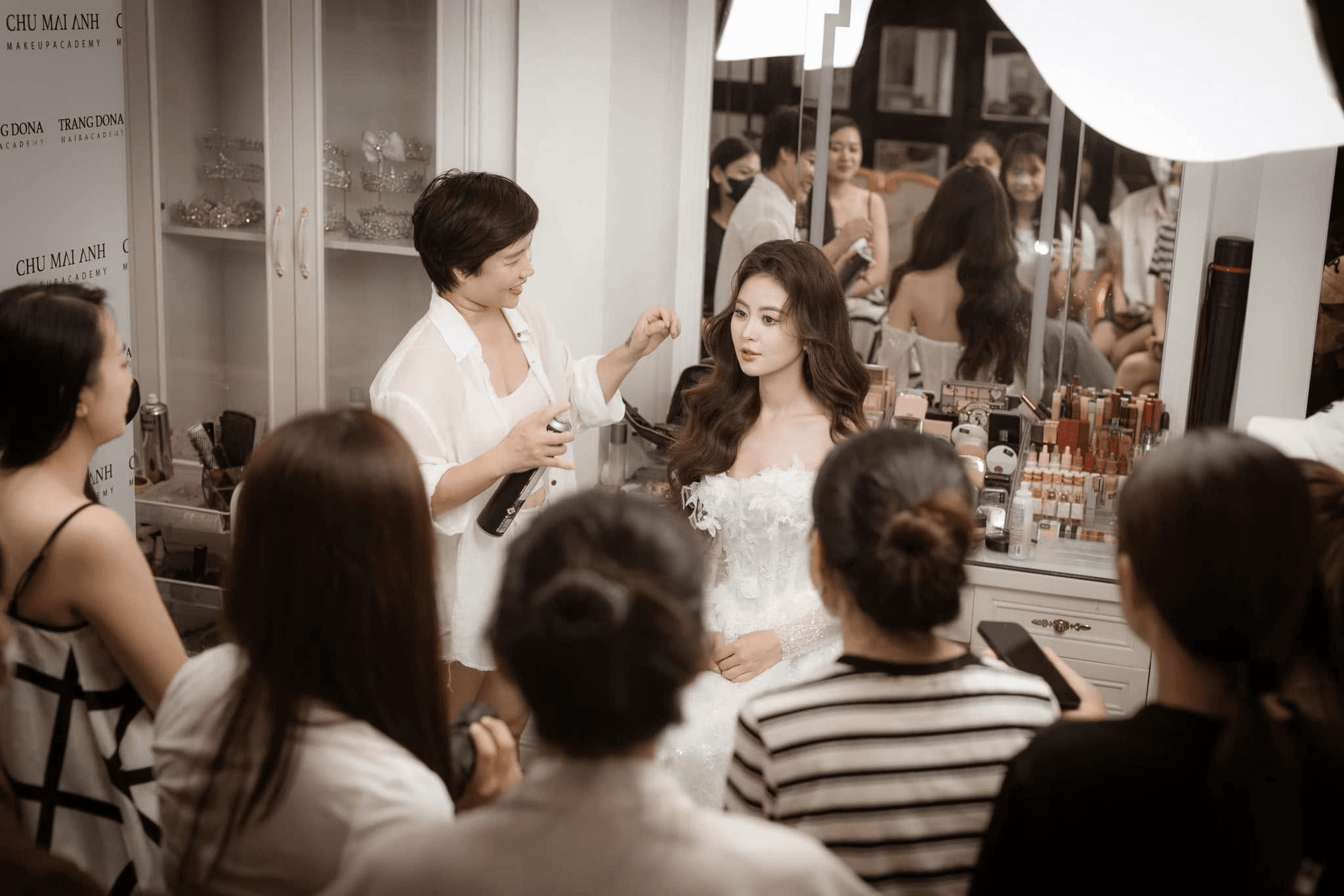 Học tạo kiểu tóc tại Trang Dona